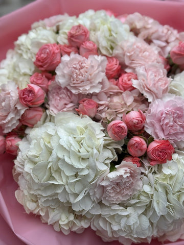 Blossom Harmony – Hydrangea, Rose & Dianthus Mix