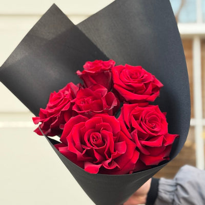 Classic Romance – 6 Red Roses